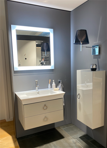 Duravit Komplet badeværelsesmøbel incl halvhøjskab - kroge - håndvaskarmatur - spejl (1 sæt KUN TIL AFHENTNING)